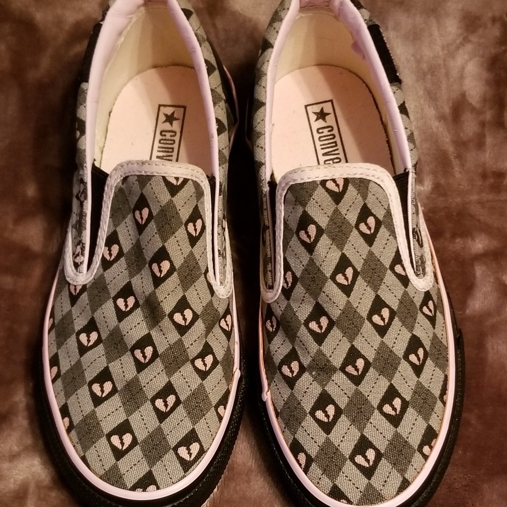 NWOT...Converse Chuck Taylor Broken Heart- Unisex